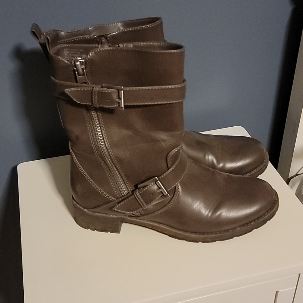 Bass boots